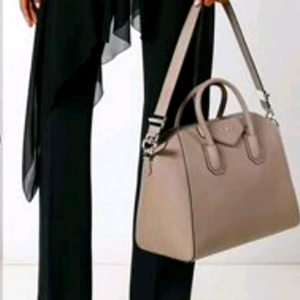 Givenchy Medium Antigona Shoulder Bag